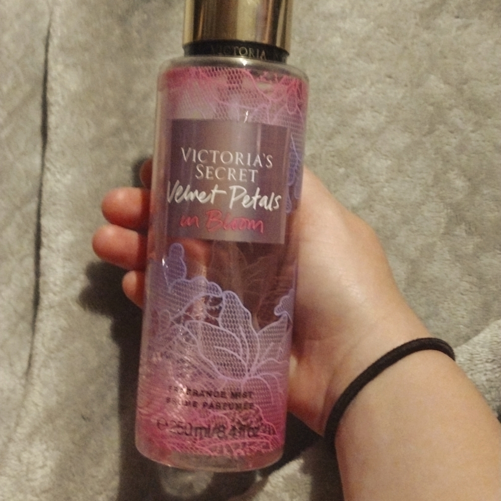 Perfume - Picture 5 of 5